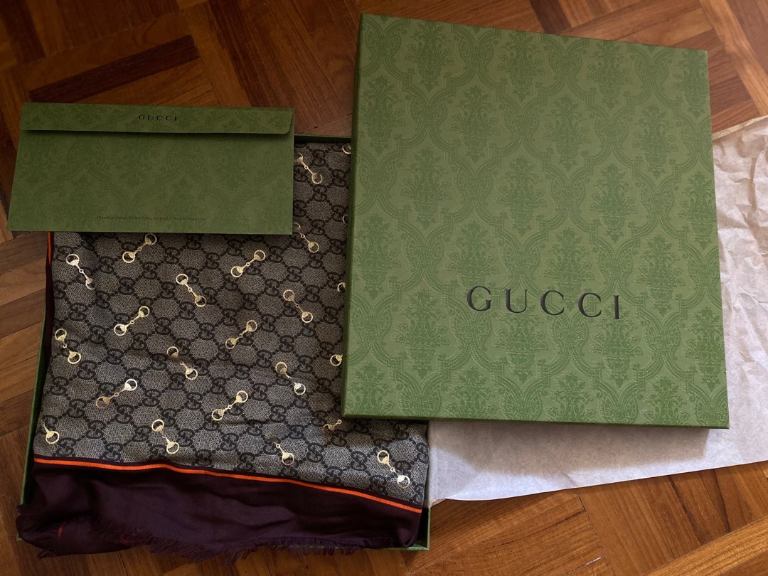 Gucci scarf packaging best sale
