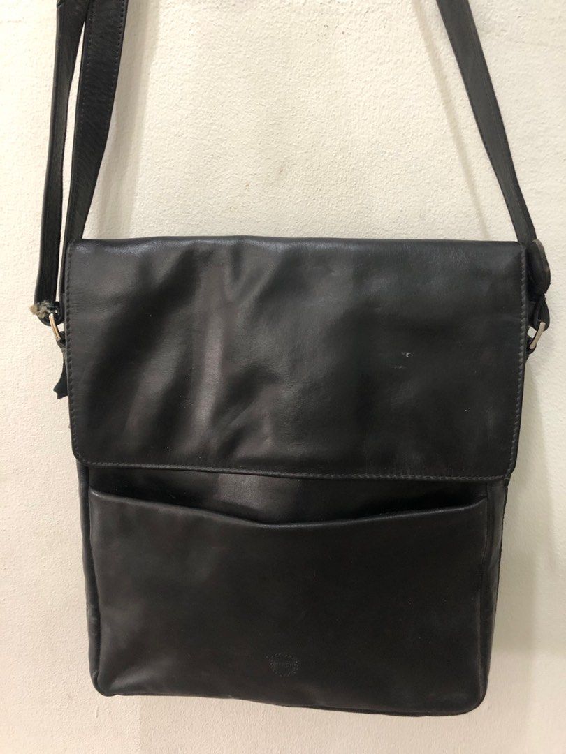 HICKOK MEN’S SLING BAG (Category: Sling Bags) located in Cainta. Submitted by e.collections (Listing ID 1239918306, Image 2). Description: Hickok Black Men’s Sling Bag L: 11 inches W: 4 Inches (max. Expanded) H: 12 inches (body only) H: 24 inches (shoulder strap + bag body) Bag has minor signs of wear (as seen on the photos) that need to be cleaned /repolished further.