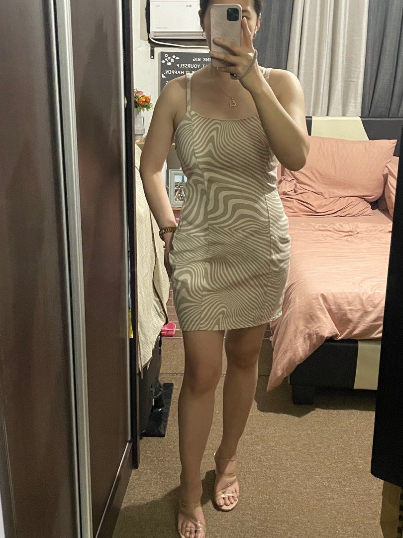 H&M Tank Top Dress (Category: Dresses) located in Manila. Submitted by libienbien (Listing ID 1240029516, Image 2). Description: Used Once Size: 40.