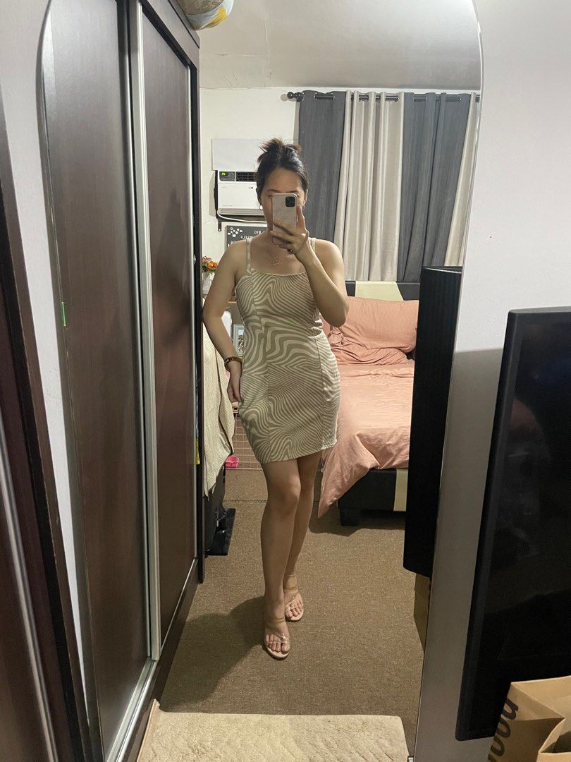 H&M Tank Top Dress (Category: Dresses) located in Manila. Submitted by libienbien (Listing ID 1240029516, Image 1). Description: Used Once Size: 40.