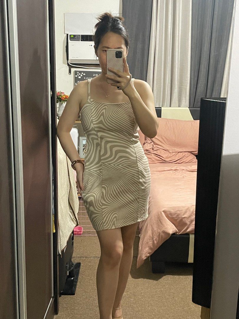 H&M Tank Top Dress (Category: Dresses) located in Manila. Submitted by libienbien (Listing ID 1240029516, Image 3). Description: Used Once Size: 40.