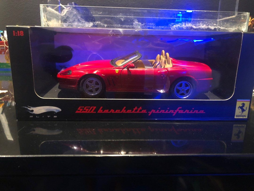 FERRARI 550 BARCHETTA 1:18 - ミニカー