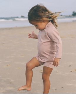 (Category: ) located in . Submitted by vetements (Listing ID 1239935612, Image 1). Description: .