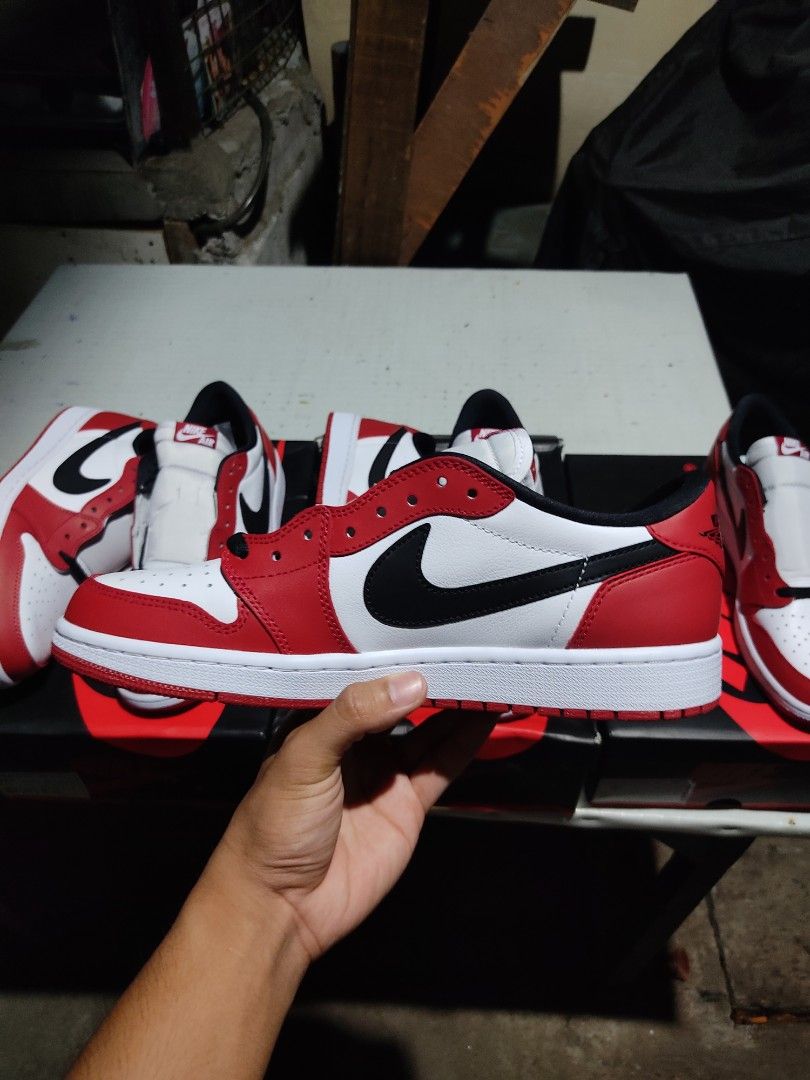 jordan 1 chicago low on feet