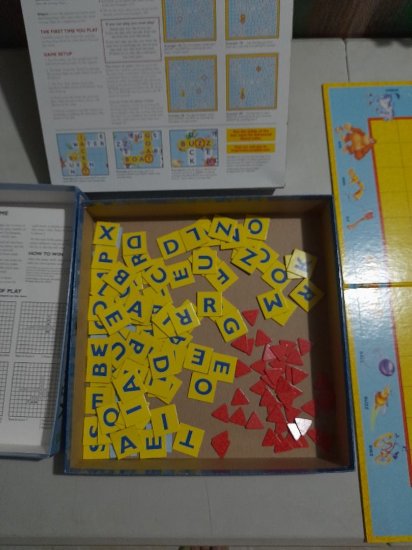 Junior Scrabble crossword game 1999 Ed. Hasbro Milton Bradley