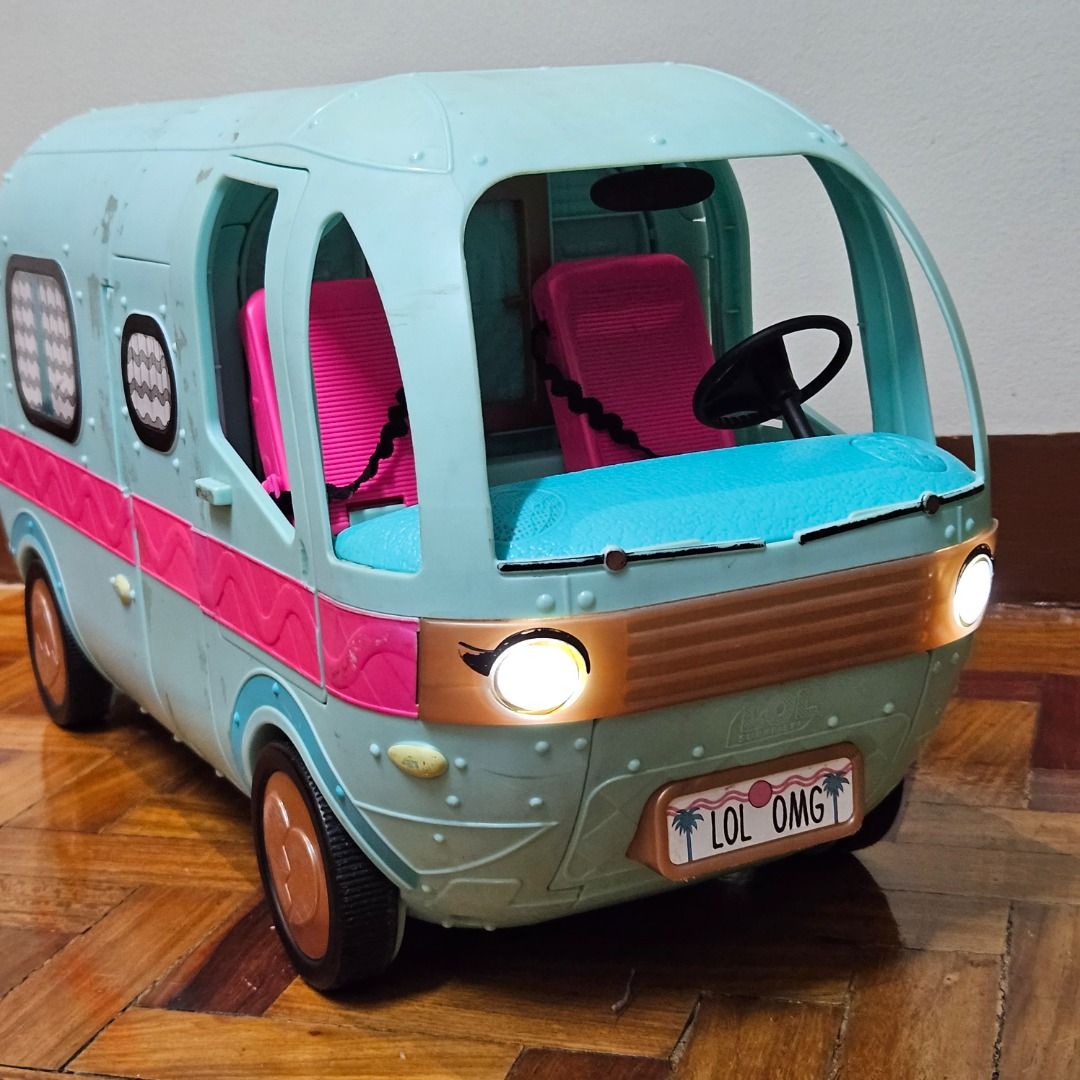 LOL OMG Dolls Excited for Their New Glamper - Camper RV Toy With