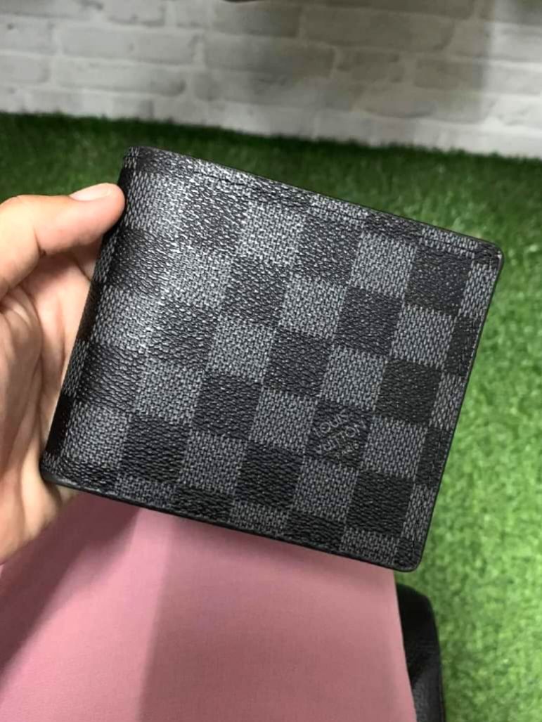 LV MONOGRAM BLACK SHORT MEN WALLET, Men's Fashion, Watches & Accessories,  Wallets & Card Holders on Carousell
