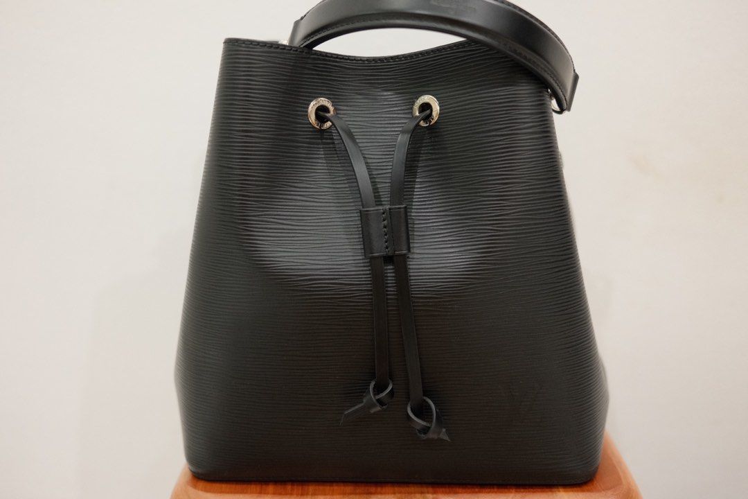 LOUIS VUITTON Neonoe Shoulder Bag M54366 Epi leather Black Noir Used Women  LV