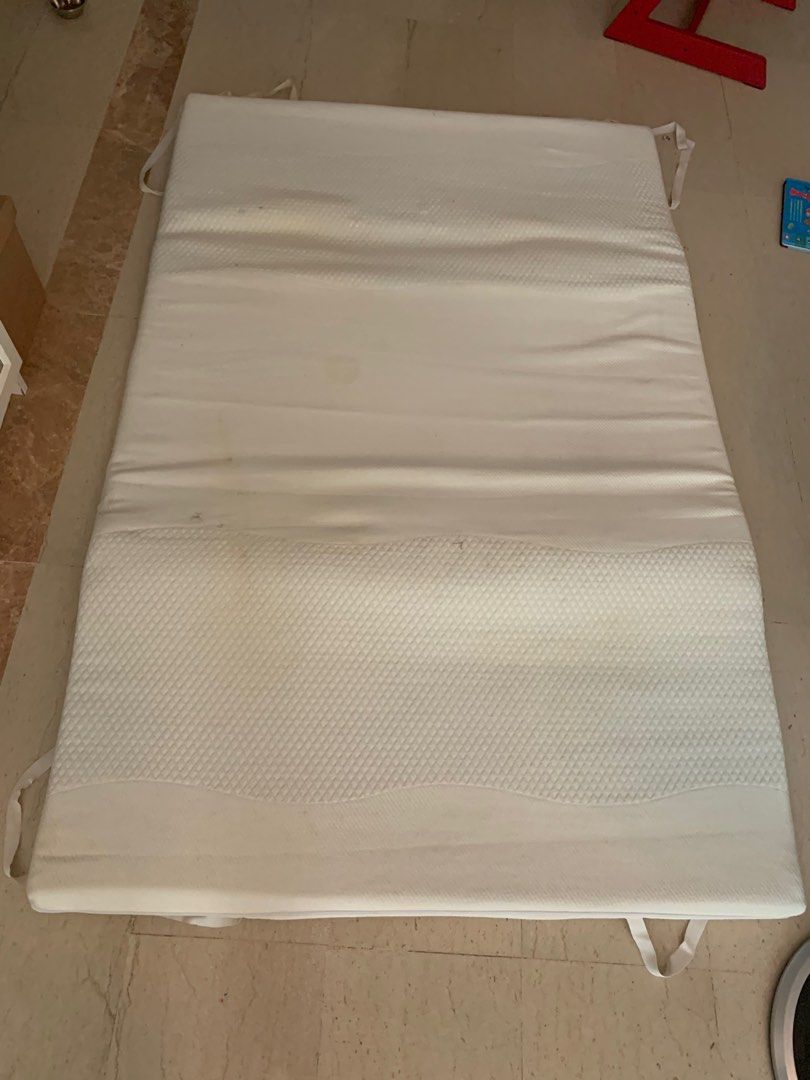 Need to get rid of Mattress topper memory foam, Furniture & Home