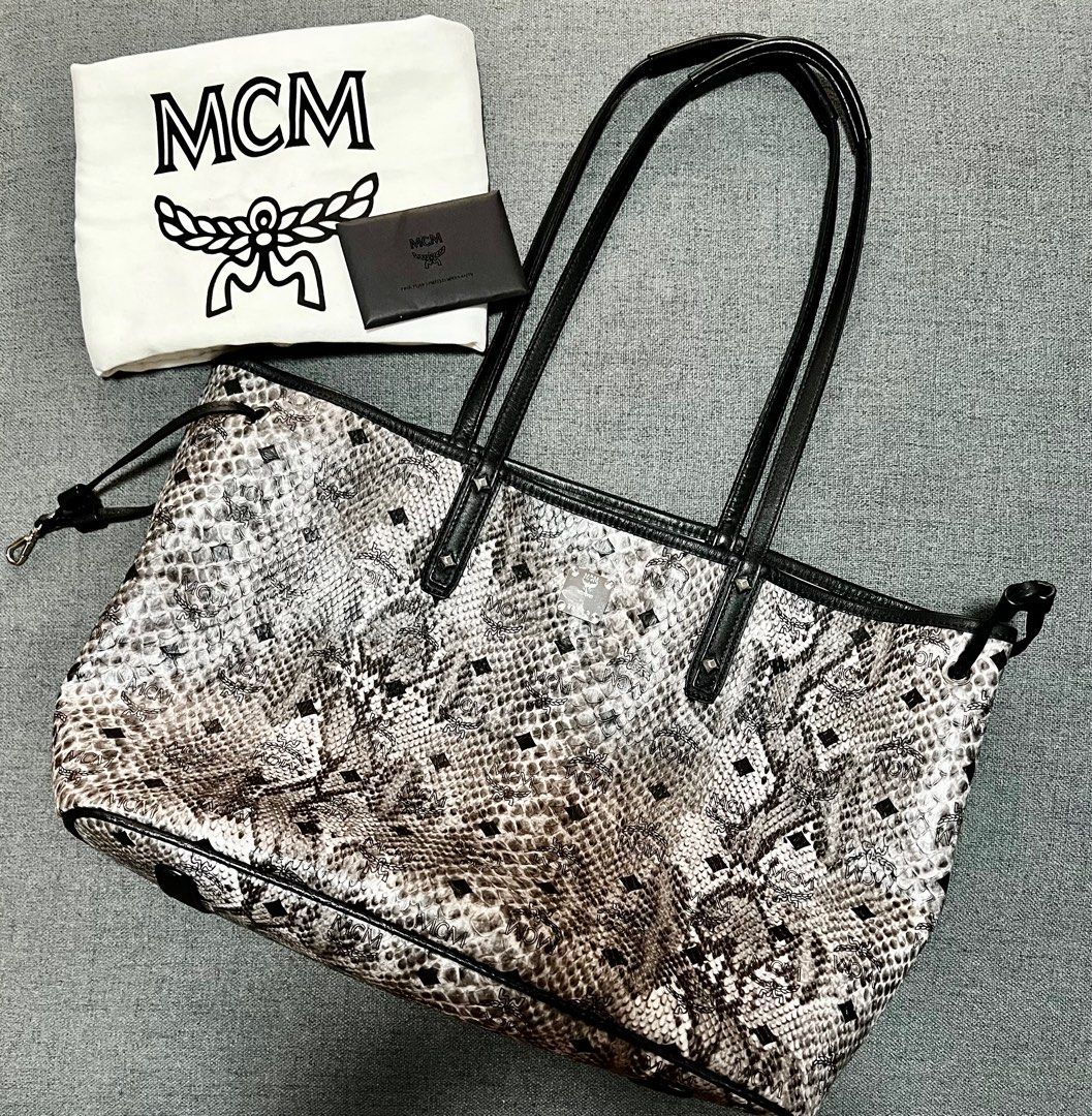 MCM Black Visetos Tote Bag Orig, Luxury, Bags & Wallets on Carousell