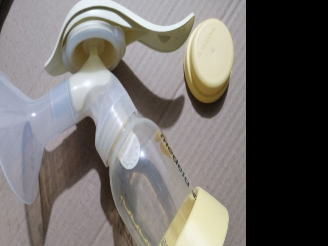 Medela Hand Pump, Babies & Kids, Nursing & Feeding, Breastfeeding