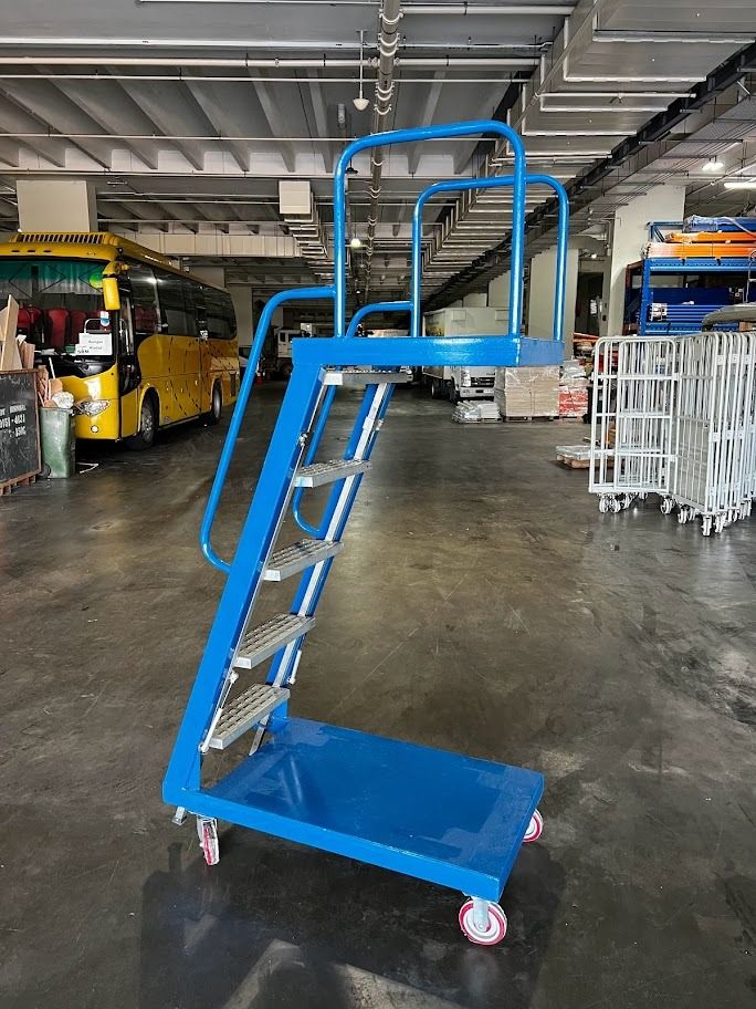 Mobile Platform / Mobile Ladder / Mobile Staircase / Used mobile ladder ...