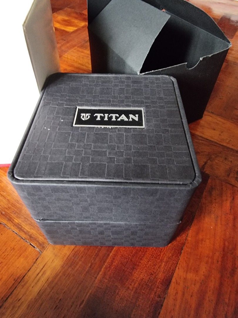 Titan watch box outlet