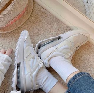 NIKE air max pre 杏米白
