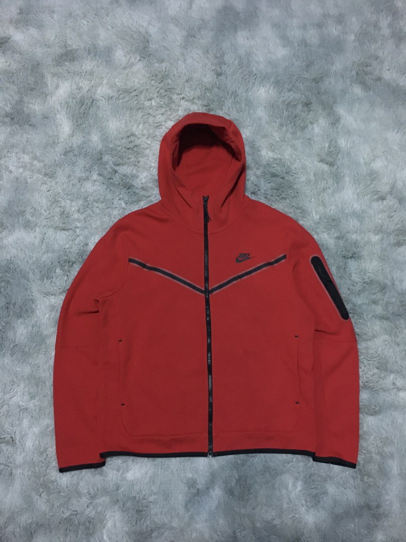 r1 tech fleece