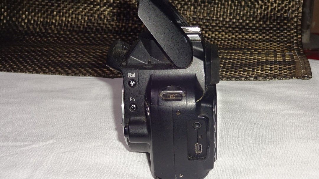 nikon D40 DSLR camera body only (Category: Cameras) located in Paranaque City. Submitted by kutoi.ancheta (Listing ID 1240030296, Image 3). Description: nikon D40 DSLR camera body only Nikon f mount Generic battery included ₱2000 condition: working condition before! Untested today! Buy at your own risk! No charger! No SD card! Lens compatibility is buyer's responsibility! cons / issues ✖️dust specks inside the focusing screen, ✖️viewfinder: usual