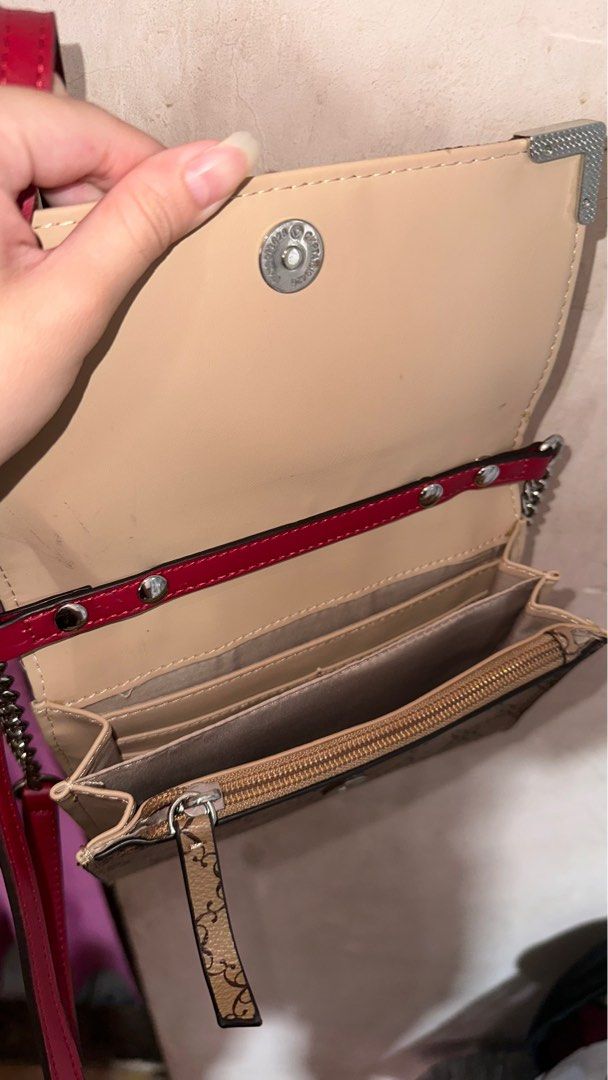 Nine West Sling Wallet Bag Original (Category: Luxury Bags & Wallets) located in Muntinlupa City. Submitted by anya2902 (Listing ID 1239927093, Image 3). Description: rfs: di nagagamit issues: may slight discoloration sa gilid ng sling since di nagagamit nasa cabinet lang (but di siya halata pag malayo like last pic) .