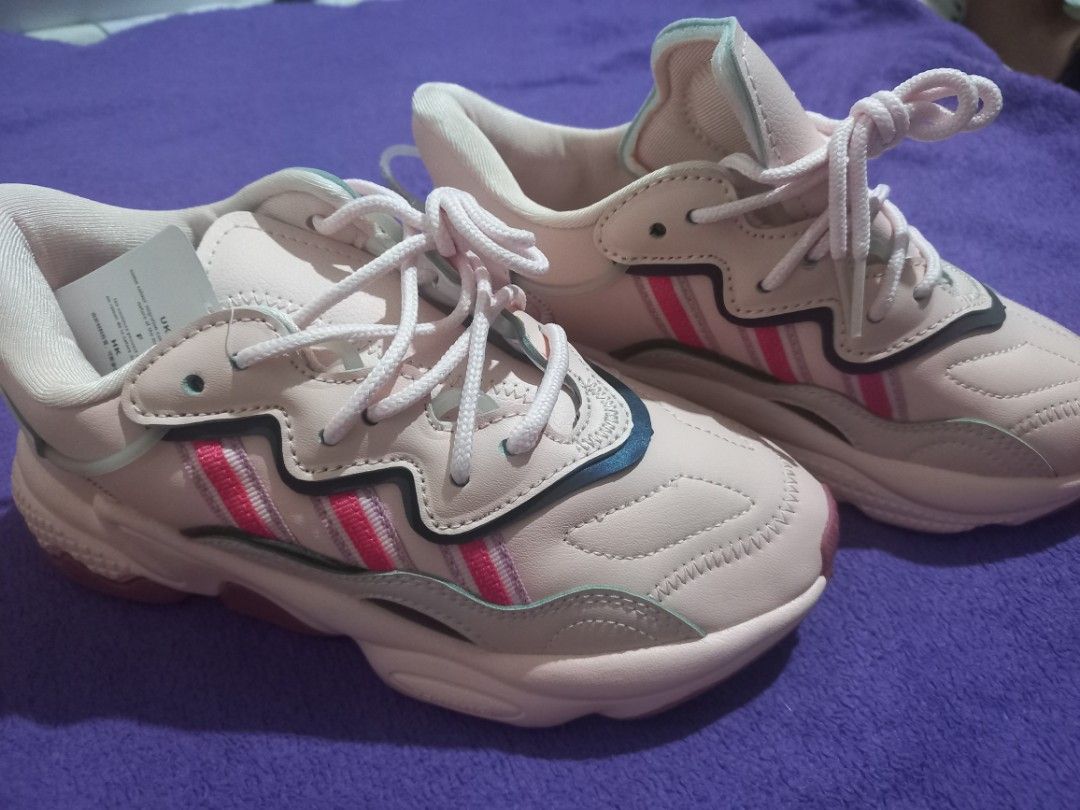 Ozweego Adidas size6, Women's Fashion, Footwear, Sneakers on Carousell