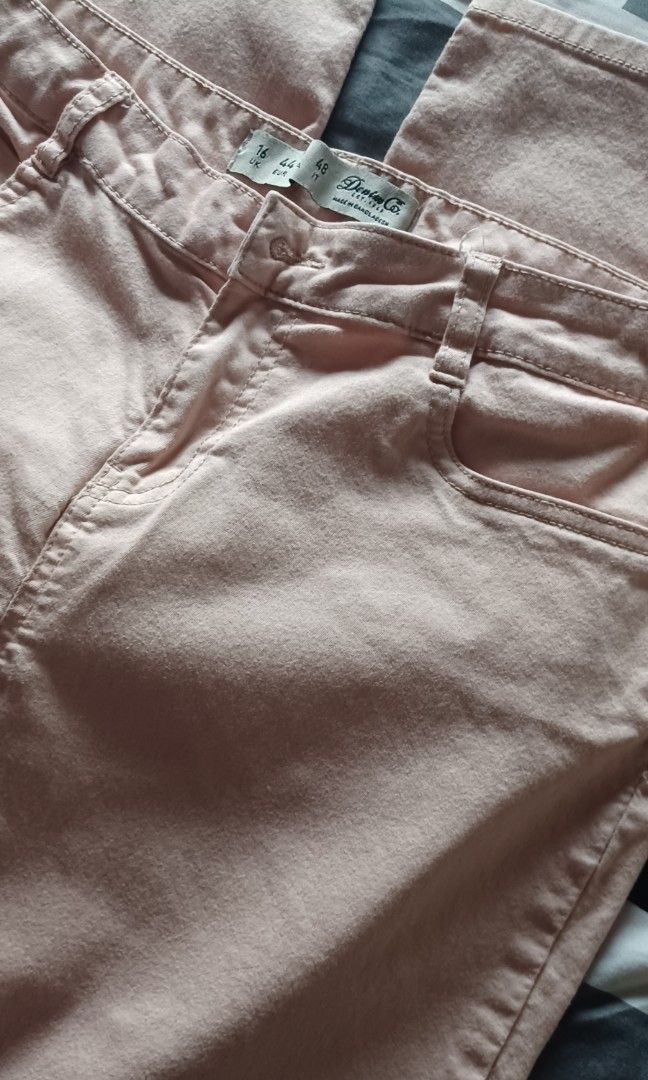 Pink Skinny Pants Jeans (Category: Jeans) located in Caloocan City. Submitted by abiblya0002 (Listing ID 1239959077, Image 1). Description: Price Negotiable. pink skinny jeans.