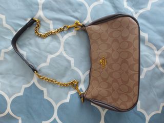(Category: ) located in . Submitted by thriftbopkl (Listing ID 1239919251, Image 1). Description: .