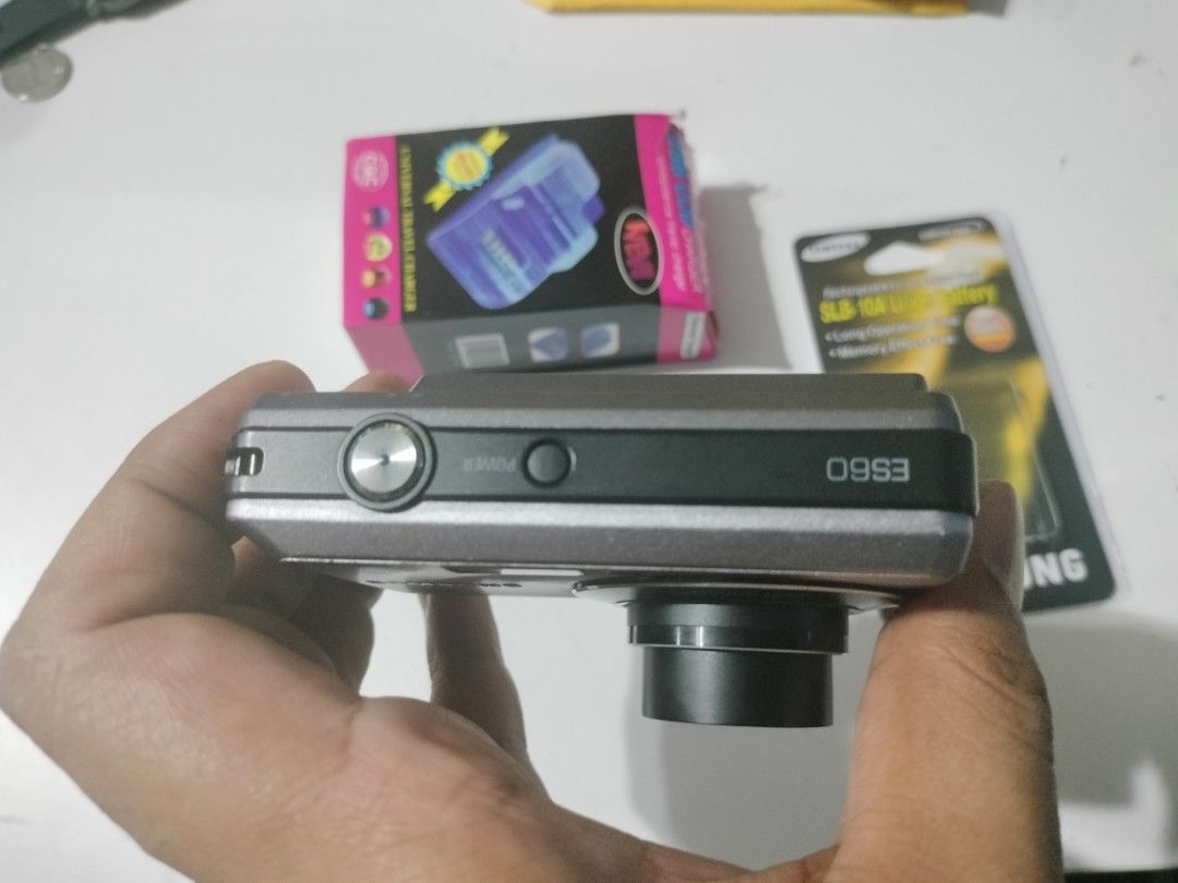 Samsung es60 digital camera, Photography, Cameras on Carousell