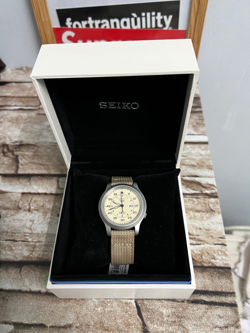 Seiko 5 beige top
