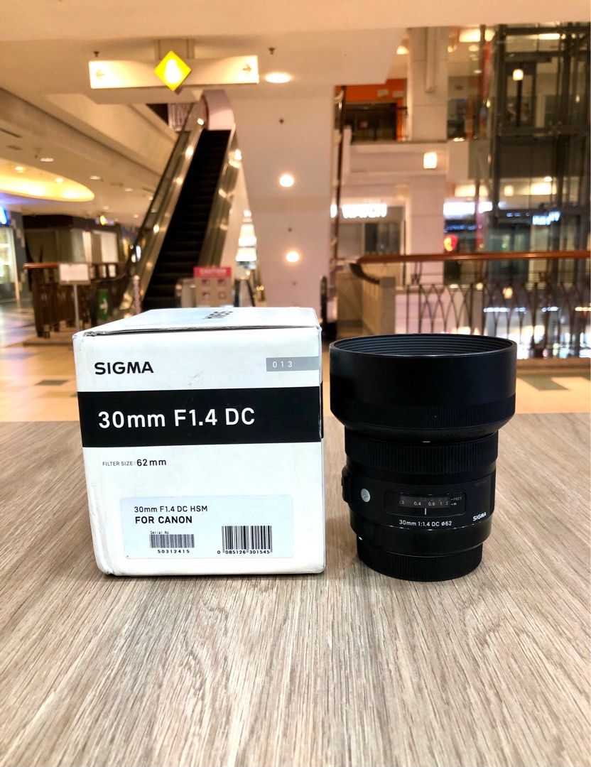Sigma 30mm f1.4 DC HSM Art lens for Canon EF-S mount (98% new
