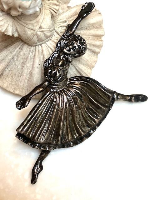 Silver vintage ballerina brooches, Women's Fashion, Jewelry