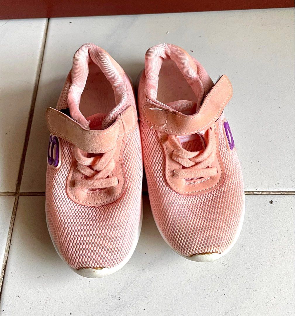 Girls sneakers size discount 6
