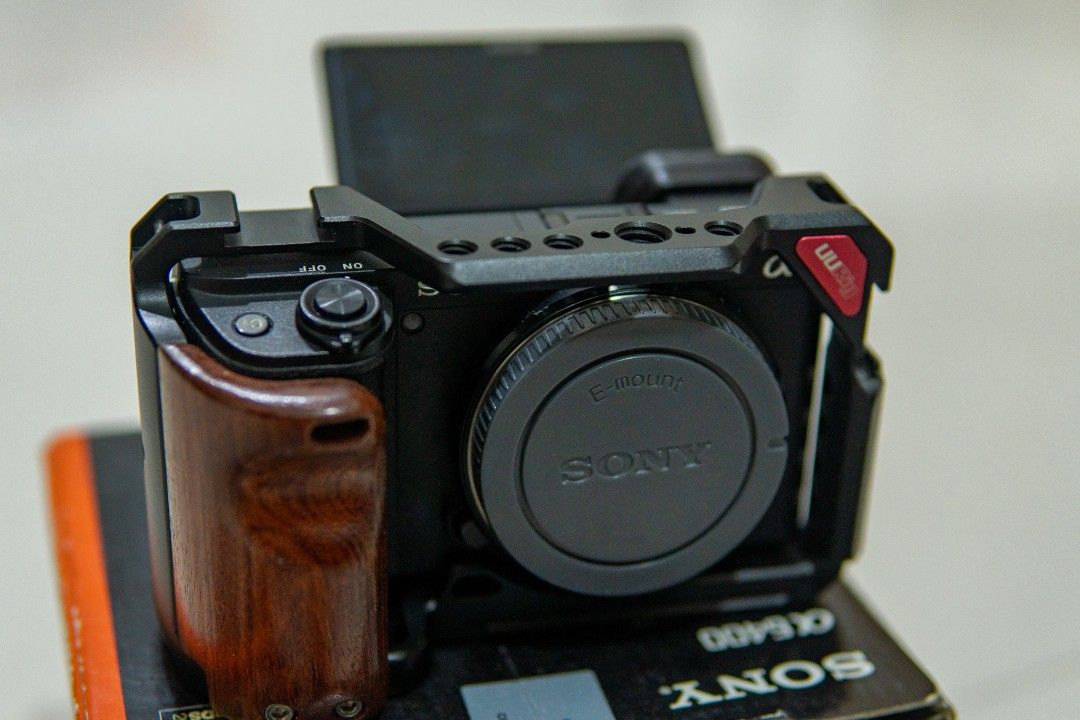 Sony a6400 with Rig Cage, Photography, Cameras on Carousell