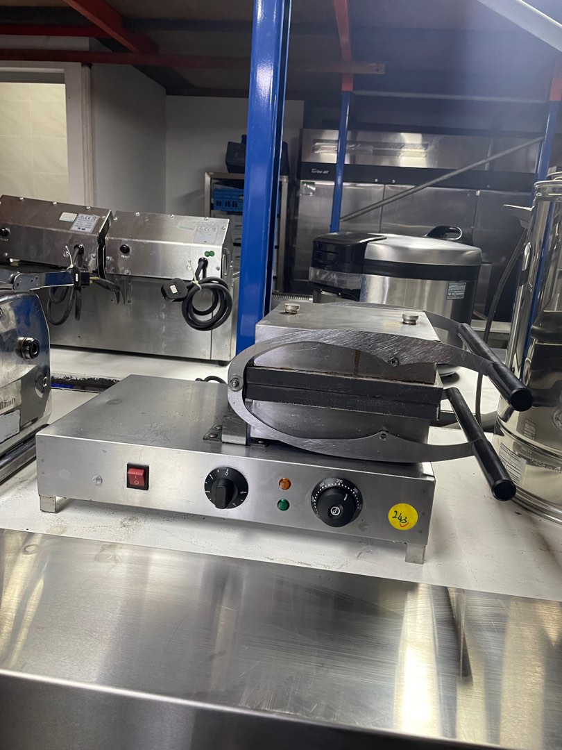 Square waffles machine / waffles maker, TV & Home Appliances, Kitchen