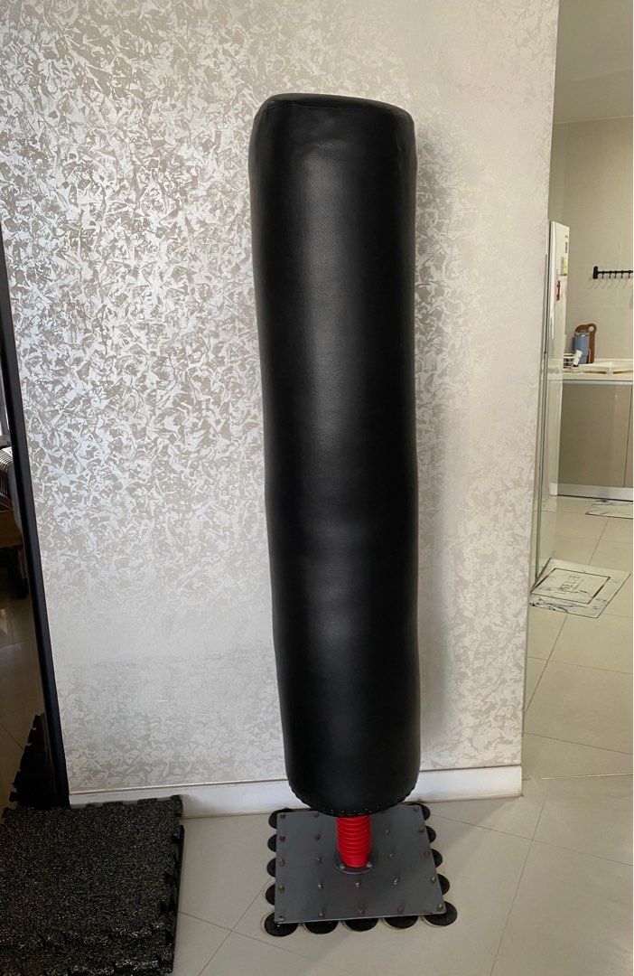 Standing punching hotsell bag olx