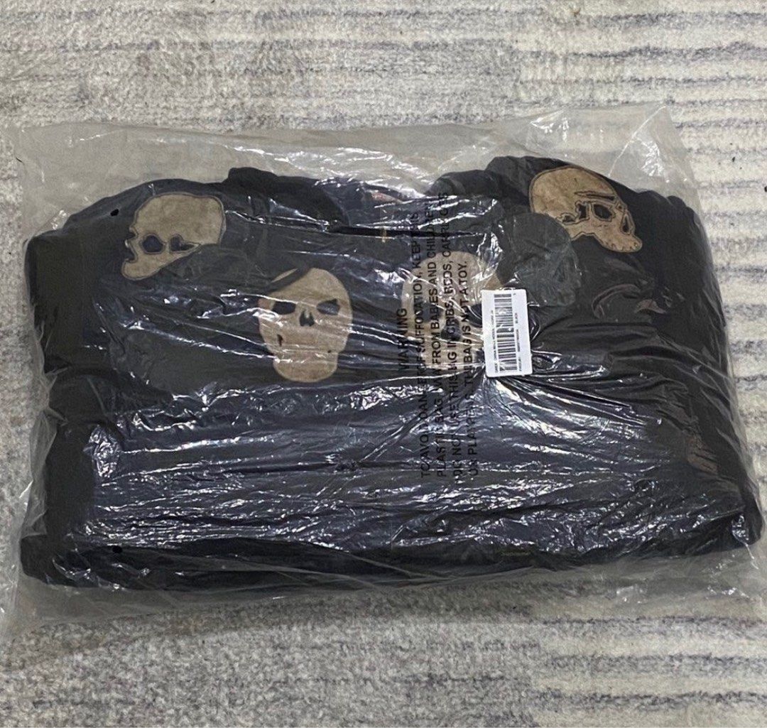 Supreme great China wall hooded work jacket FW 22 New York wk 16, Men's  Fashion, Coats, Jackets and Outerwear on Carousell