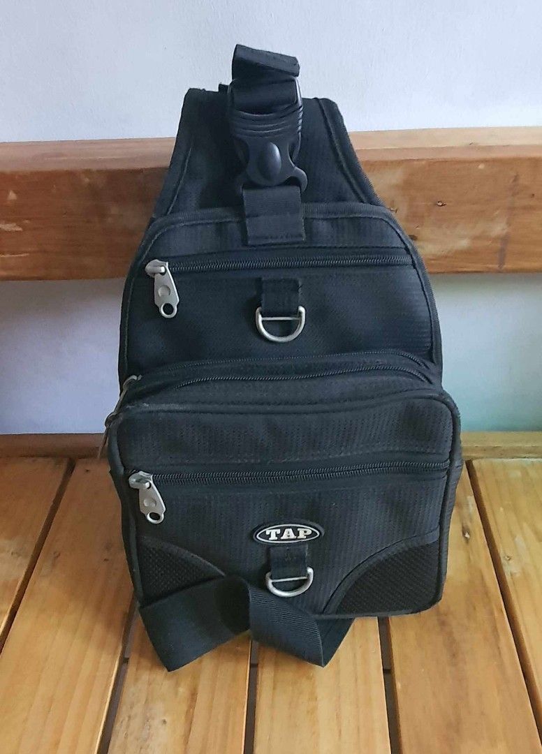 TAP quick draw bag (Category: Sling Bags) located in Cainta. Submitted by jastampes (Listing ID 1239902950, Image 1). Description: TAP quick draw bag can carry 2 F.A. 5 compartment (including F.A. comparment) issues: tear due to daily use.