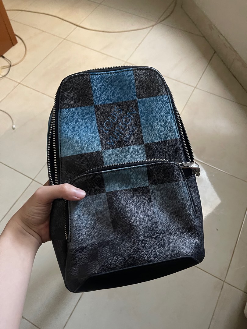 LV Damier Graphite Blue Pixelated Pochette Voyage, Barang Mewah, Tas &  Dompet di Carousell