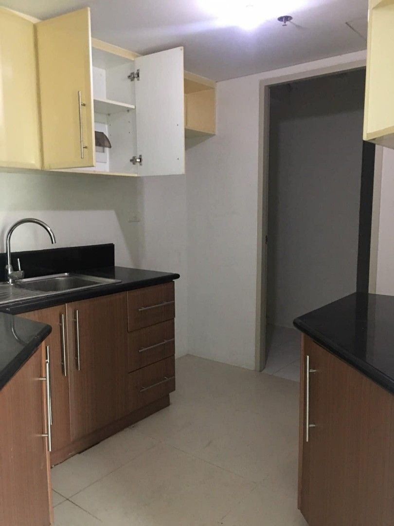 The Parkside Villas, Pasay City (inclusion of parking slot), Property