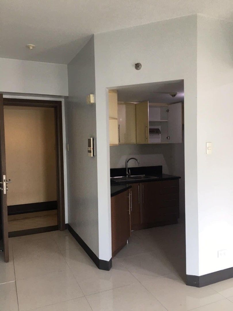 The Parkside Villas, Pasay City (inclusion of parking slot), Property