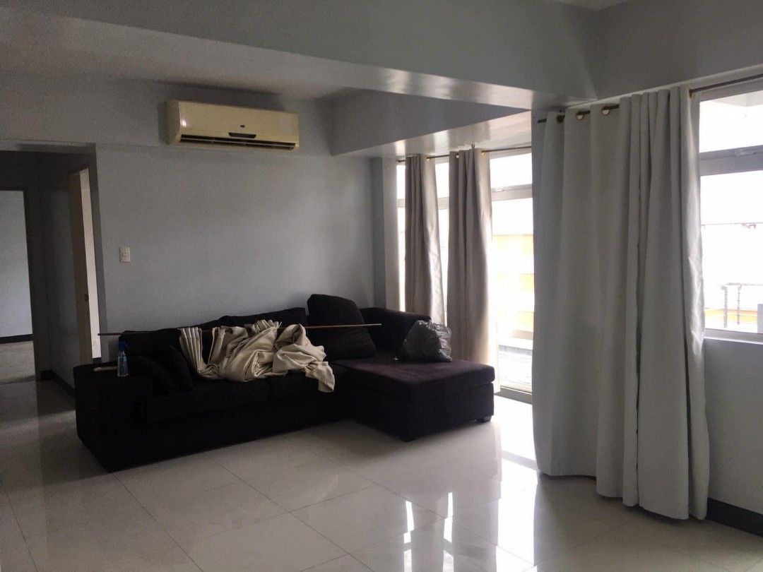 The Parkside Villas, Pasay City (inclusion of parking slot), Property