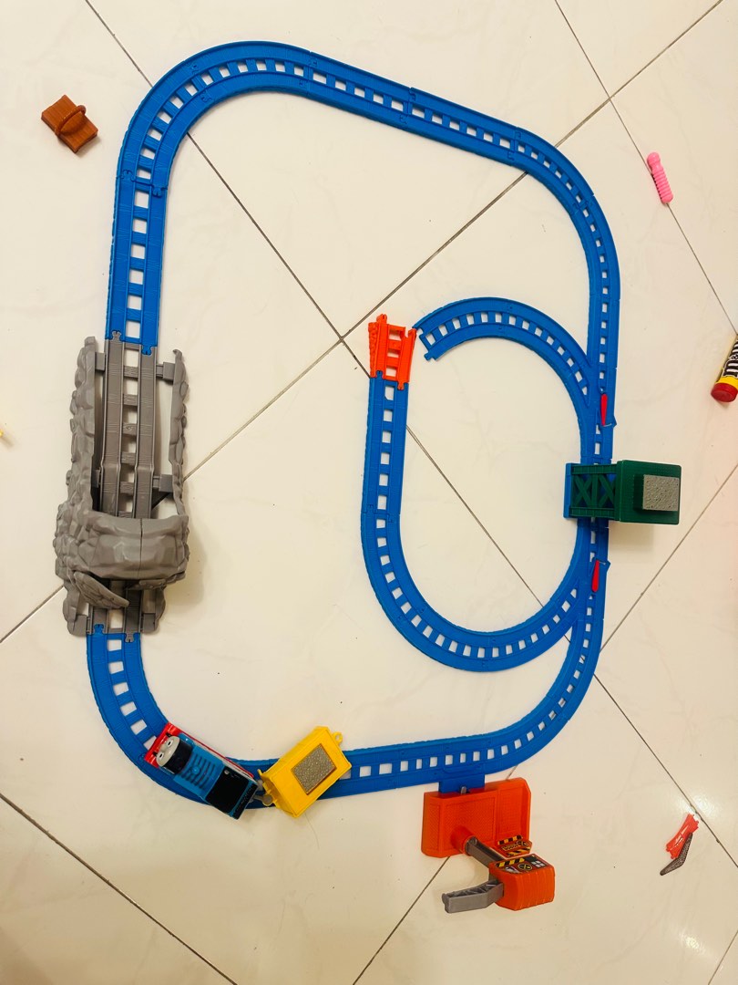 smyths thomas train track