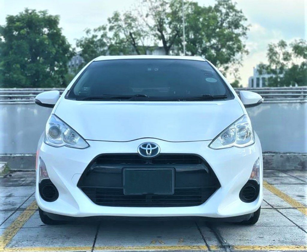 TOYOTA PRIUS HYBRID HATCHBACK / AQUA 1.5A  / CHEAPEST HYBRID Fuel Efficient 24km/L / PHV Ready /Grab / GoJek/ Fuel Efficient628874249589771110