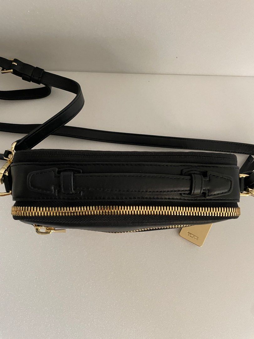 TUMI Marcie Crossbody, Barang Mewah, Tas & Dompet di Carousell