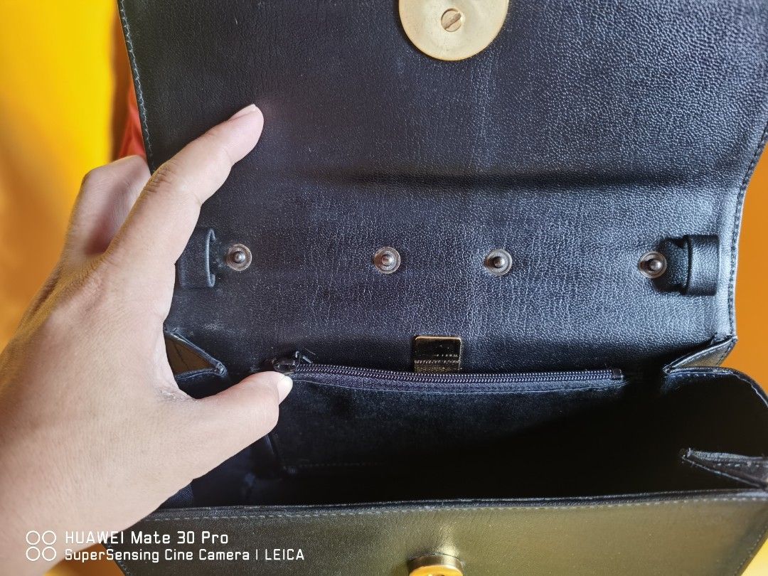 UNGARO INTERCHANGEABLE STRAP AND LOCK (Category: Luxury Bags & Wallets) located in Tuguegarao City. Submitted by thrift_gems (Listing ID 1239902550, Image 3). Description: Ganda nito With 2 slings( for handbag and sling bag).