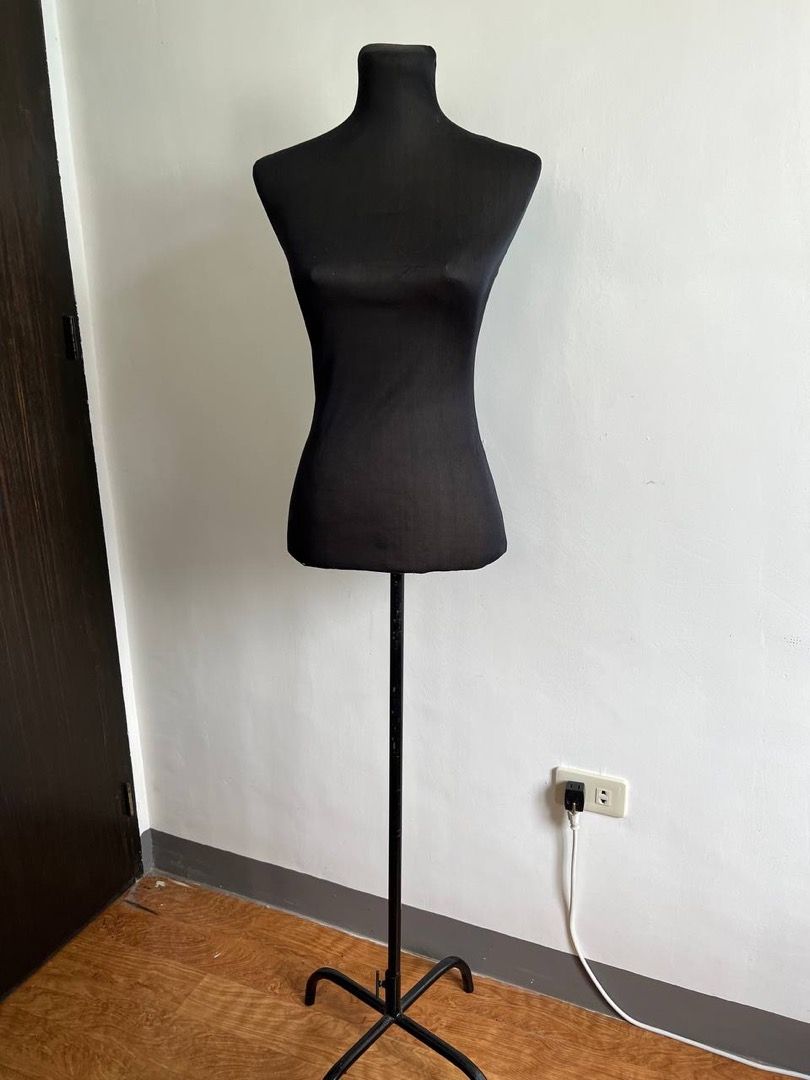 Used Mannequin, Hobbies & Toys, Stationary & Craft, Art & Prints on
