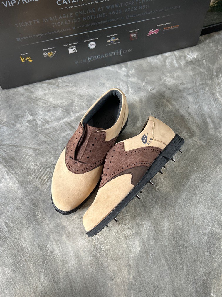 Old nike store golf shoes