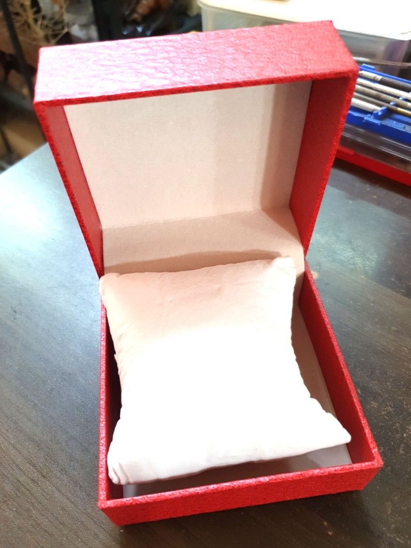 White watch hotsell box
