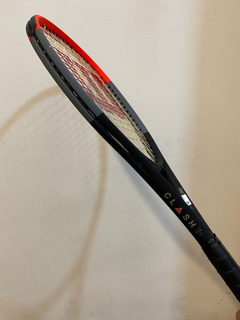 Wilson clash v1.0 second hand 100UL, Sports Equipment, Sports  Games,  Racket  Ball Sports on Carousell