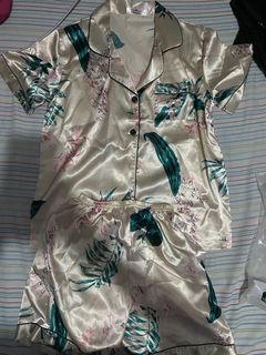 (Category: ) located in . Submitted by thriftwithbear (Listing ID 1240001190, Image 1). Description: .