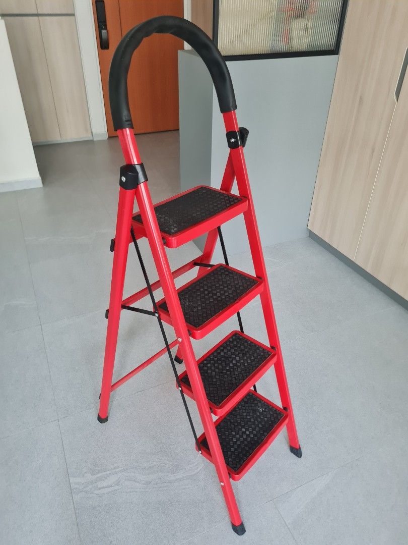 4 steps ladder, Furniture & Home Living, Home Improvement