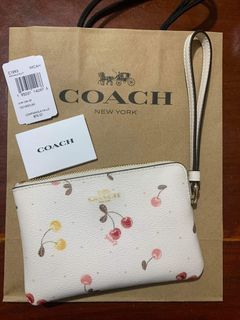 💯 Original Coach Single Corner Zip Wristlet