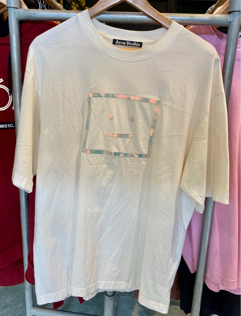 Acne Studios White Tee (Category: Tshirts & Polo Shirts ) located in Guimba. Submitted by agentkalen (Listing ID 1240143853, Image 1). Description: Medium in tag but fits to Large .